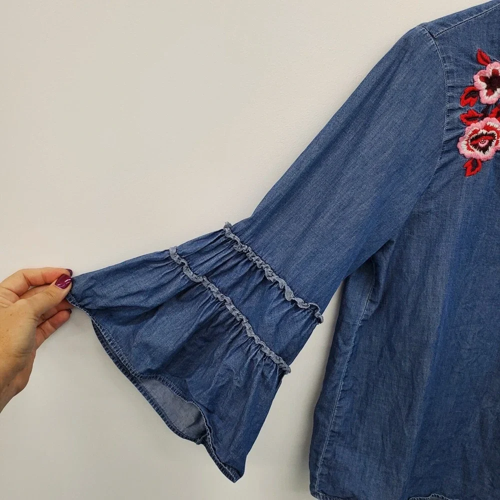 Express Denim Chambray Blouse Floral Embroidered Bell Sleeve Boho Casual M - Picture 11 of 16